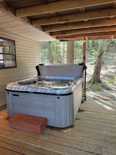 Timberline Cabins - Wildwood Cottage - Hot tub, Pets