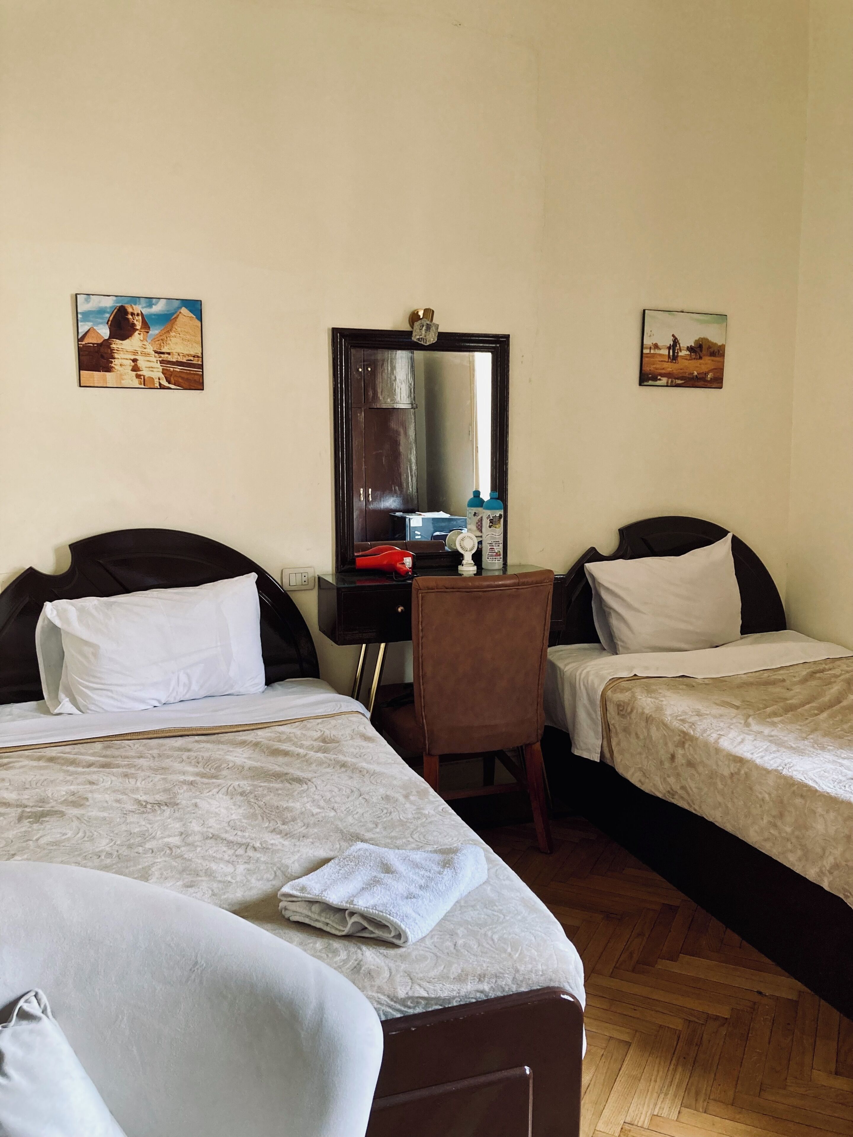 经典三人房 | 特色装修、特色家居、熨斗/熨板、免费 WiFi