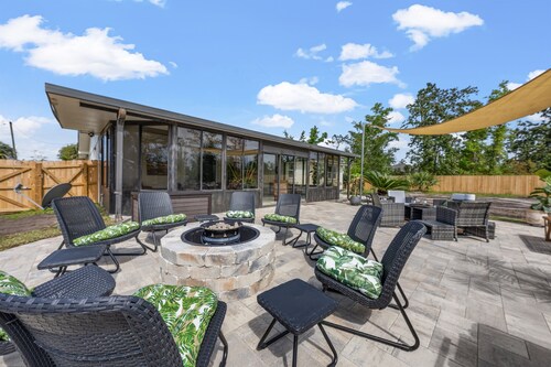 LT & Military Discount- 4 Bedroom+Office Near AFB