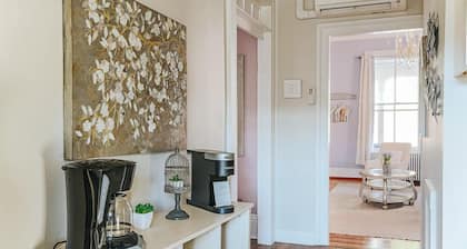The Serendipity Suite: Desk, EV, Walk Downtown