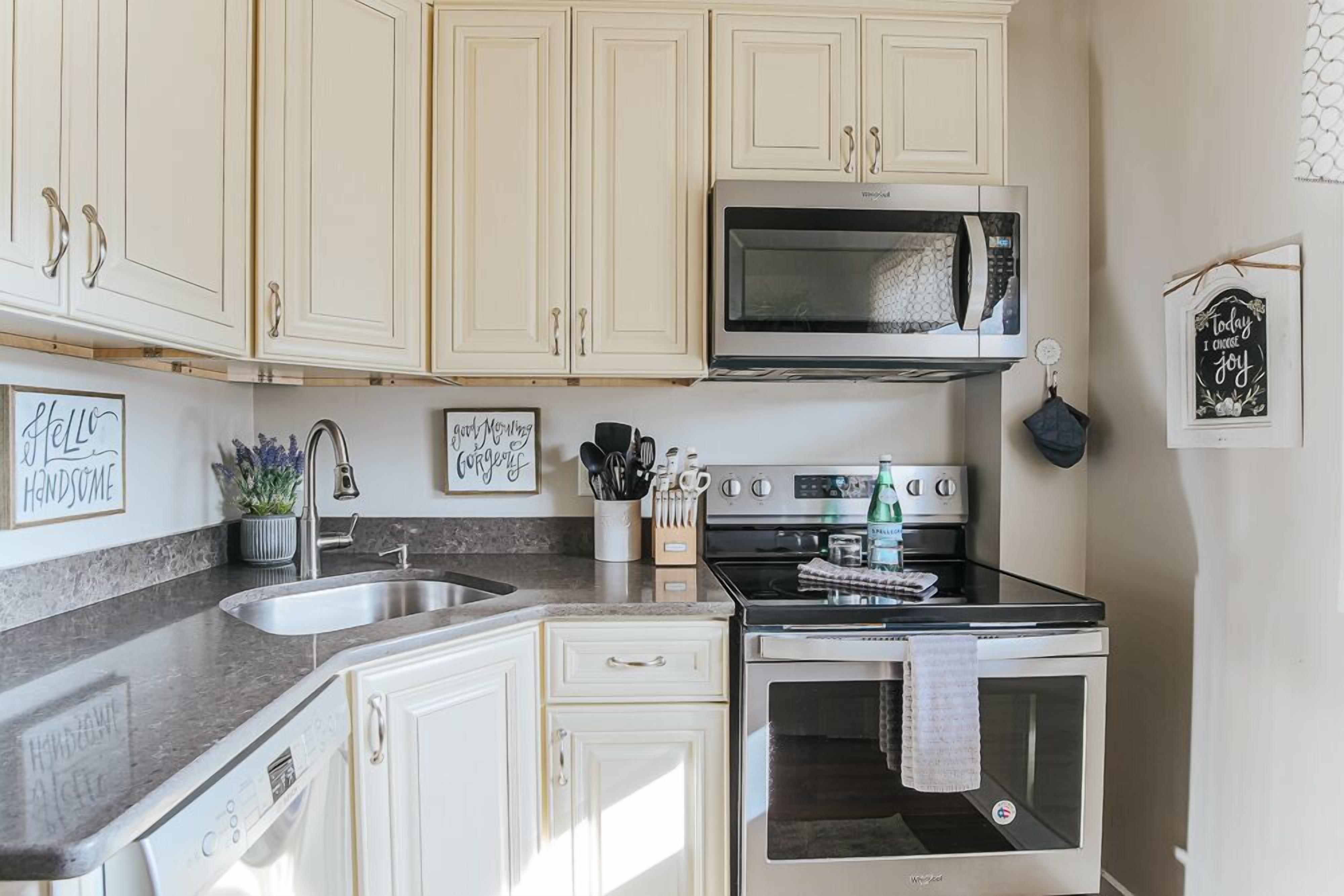 Coffee/tea maker, fridge, microwave, oven