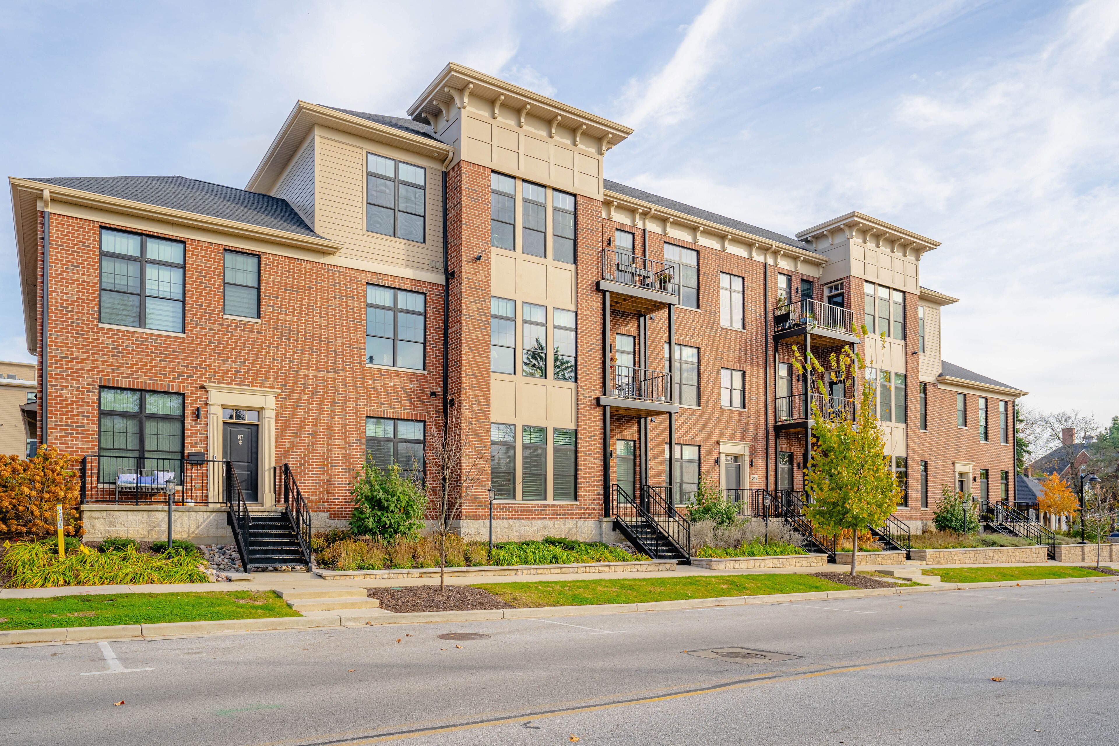Luxury Condo in Valparaiso- just blocks from downtown & Journeyman!