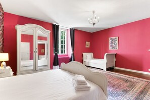 5 habitaciones, tabla de planchar con plancha y wifi gratis