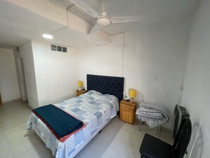 1 chambre, fer et planche Ă repasser, Wi-Fi, draps fournis