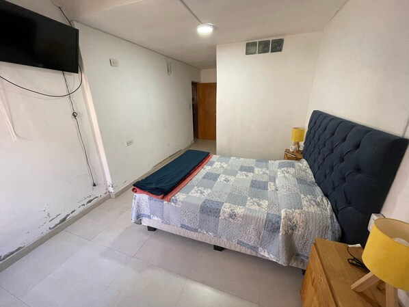 1 chambre, fer et planche Ă repasser, Wi-Fi, draps fournis