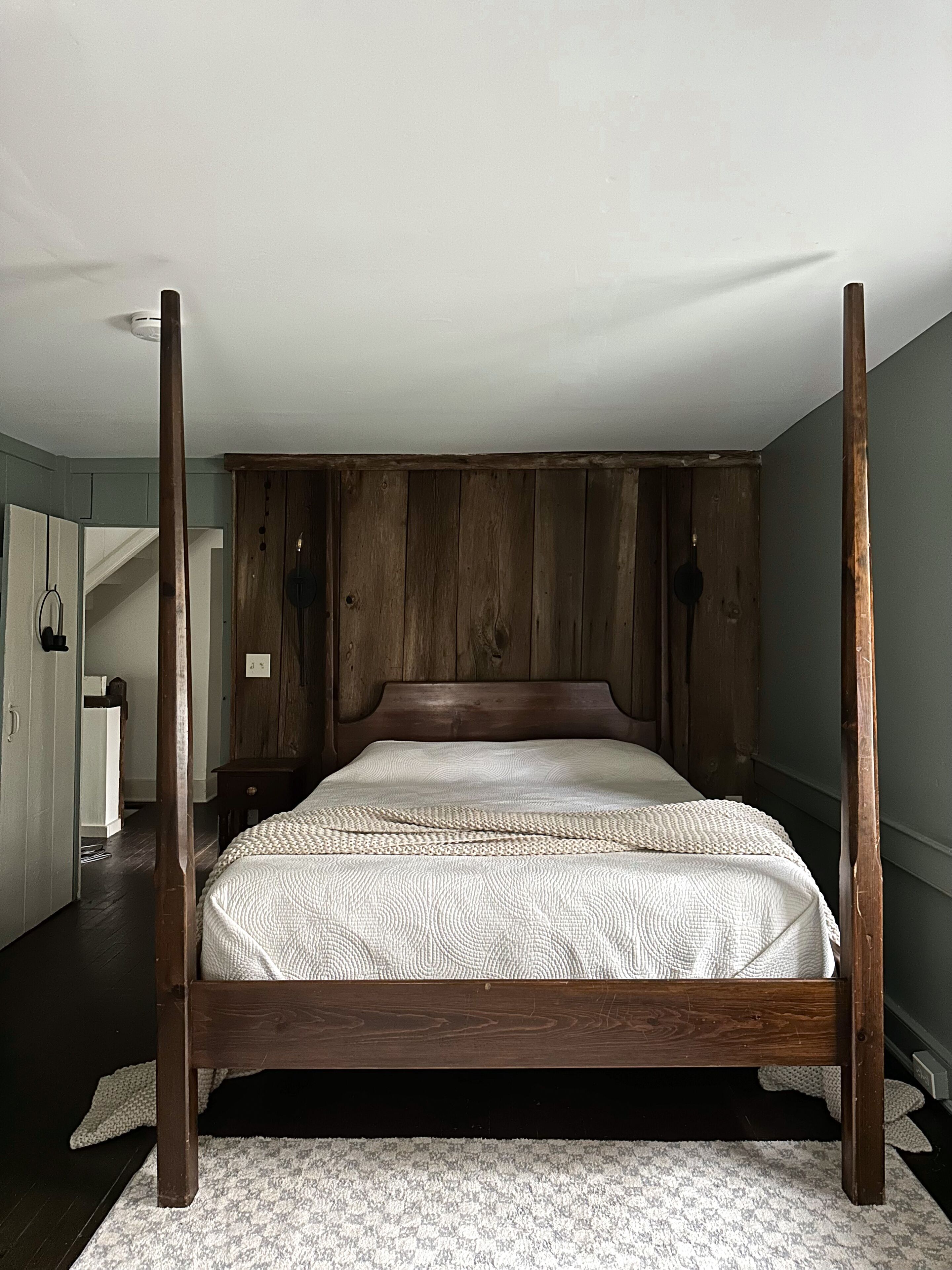 2 bedrooms, travel crib, free WiFi, bed sheets