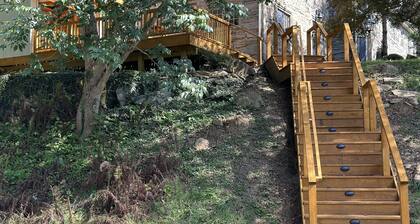 Ironmaster Mansion — 1700's historic stone guest house with creek view
