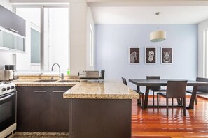 Fridge, microwave, oven, stovetop