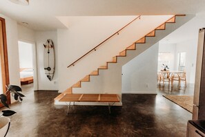 Interior - Walk to beach/Ocean views/with AC/Modern, Spacious/Short drive to Haleiwa town (Haleiwa)