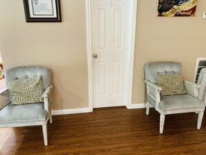 Interior - Cozy, private, Very quiet, excellent space for vacation or Celebrations/Events.. (Conroe)