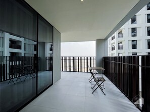 Terrace/patio - Creek Beach Dubai to Stunning 2B Apt with Balcony in Dubai Creek Harbour (Dubai)