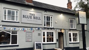 The Blue Bell, a traditional free house with wooden benches outside. - Blue Bell (Kettering)
