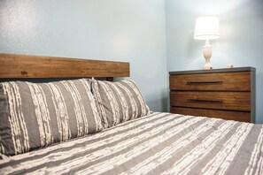5 bedrooms, iron/ironing board, WiFi, bed sheets