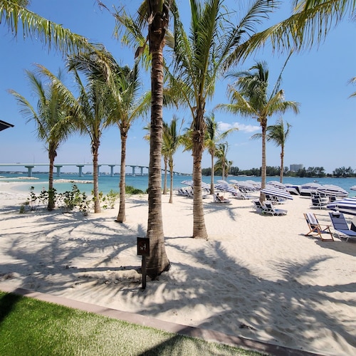 2/2 located at JW Marriott on Clearwater Beach,811