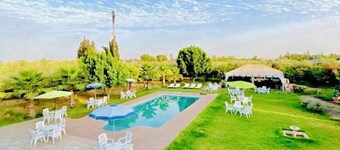 Sunny Escape at Villa Baddi: Poolside Relaxation - air-conditioned rooms & Pool