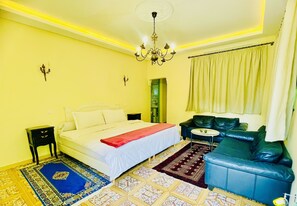 1 bedroom, in-room safe, free WiFi - Sunny Escape at Villa Baddi: Poolside Relaxation - air-conditioned rooms & Pool (Marrakesh)