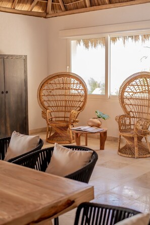 المنشأة من الداخل