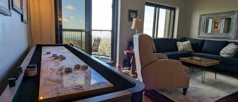 TV connectée, cheminée, jeux vidéo