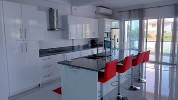 Luxury Villa | Private kitchen | Fridge, microwave, oven, stovetop
