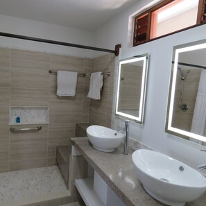 Douche, serviettes fournies