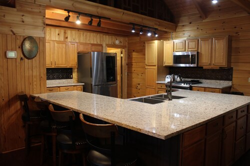 Relaxing Country Cabin. Near Lake Hudson.