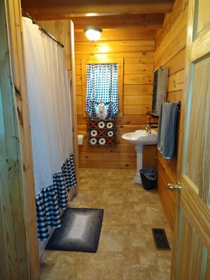 Boblebad, hårføner, håndklær og såpe