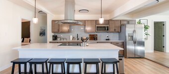 Sleeps 16 - Minutes to Downtown DENVER! Red Rocks! Great Backyard!