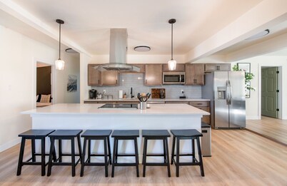 Sleeps 16 - Minutes to Downtown DENVER! Red Rocks! Great Backyard!