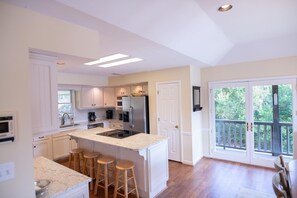 Fridge, microwave, oven, stovetop - Lake Front Home on Lake Tuscaloosa - 17mi from Bryant Denny Stadium (Northport)