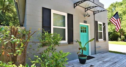 Teal Door Inn-With Fire Pit!