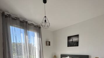 1 chambre, fer et planche à repasser, lit parapluie, Wi-Fi gratuit