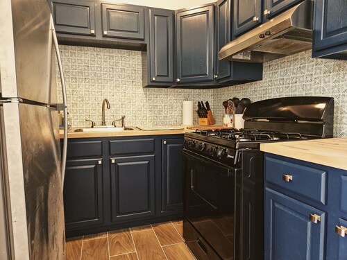 NEW Relaxing Studio With Full Kitchen.