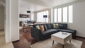 Living area - Urban Apartment with Rooftop View, Near Praque México Condesa Residence  7 (Ciudad de México)