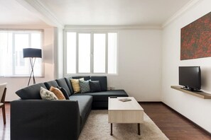 Smart TV, computer monitors - Urban Apartment with Rooftop View, Near Praque México Condesa Residence  7 (Ciudad de México)