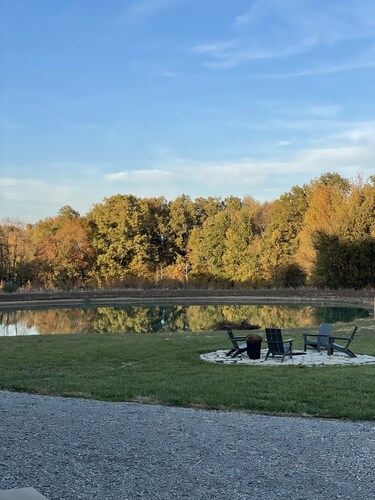 Shop House located 8 miles from Otter Slough Conservation Area