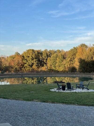 Shop House located 8 miles from Otter Slough Conservation Area