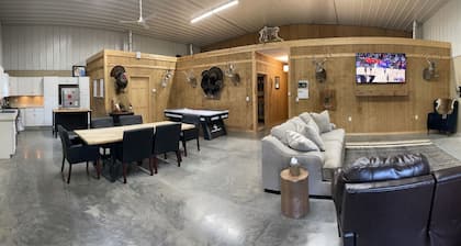 Shop House located 8 miles from Otter Slough Conservation Area