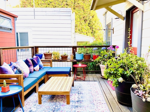 Gorgeous SF 2-Bed 2-Bath Cottage + 2-Car Garage & Sun Deck FURNISHED YEAR LEASE