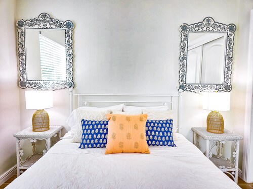 Old Palm Springs Style Apartment!