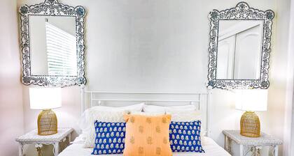 Old Palm Springs Style Apartment!