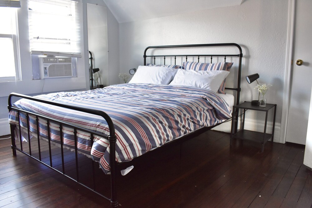 Cozy home in Little Bohemia; 5 min from Zoo and Downtown w/ Free