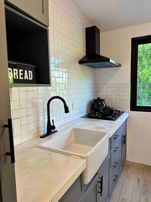 Fridge, microwave, stovetop, coffee/tea maker - Kuhul Modern & Rustic Playacar (Playa del Carmen)