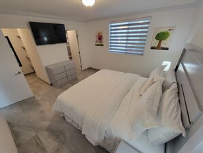 2 makuuhuonetta, silitysrauta/-lauta, ilmainen Wi-Fi, vuodevaatteet