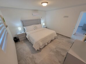 2 slaapkamers, een strijkplank/strijkijzer, gratis wifi, beddengoed