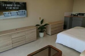 Tabla de planchar con plancha, wifi y ropa de cama 