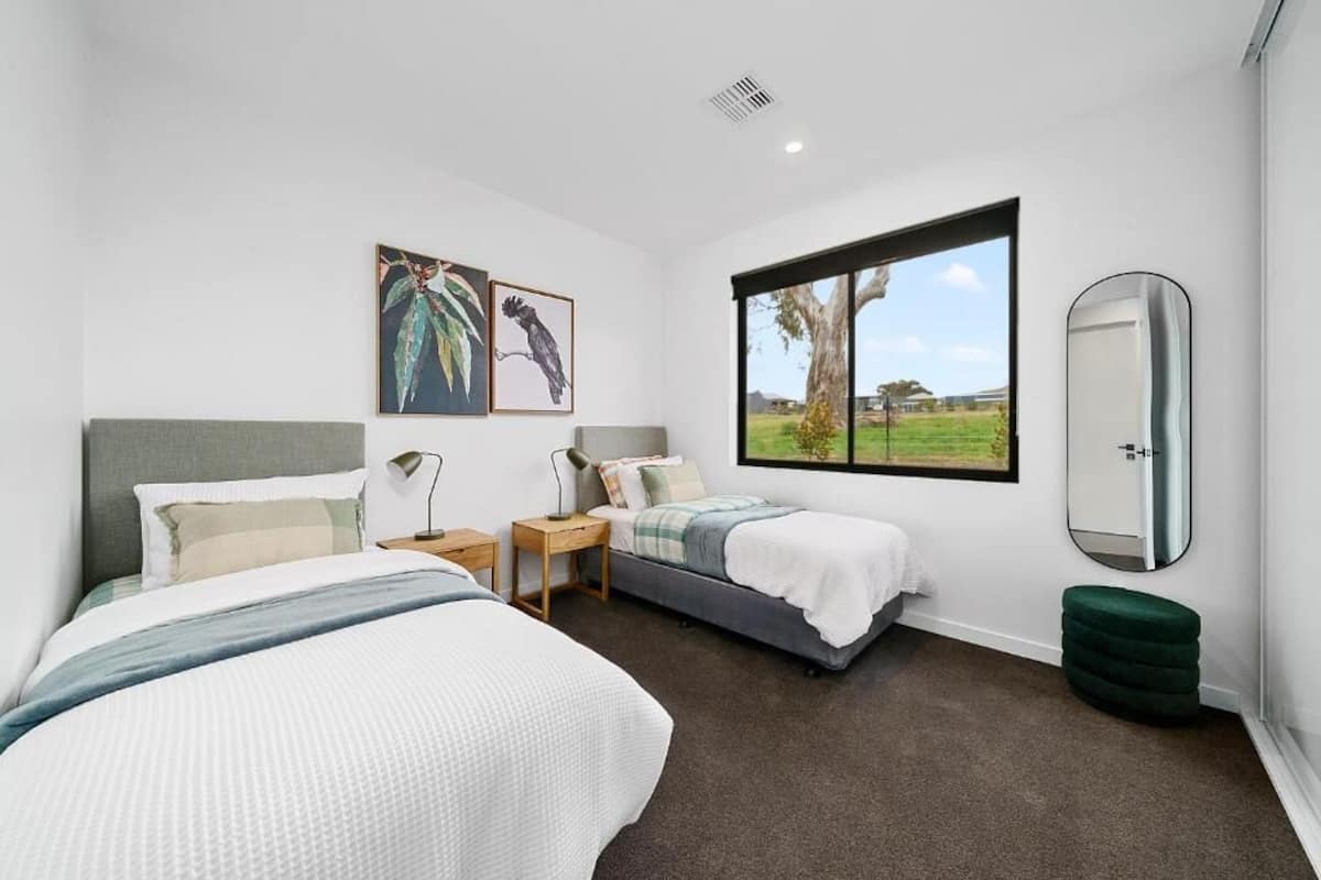 Deluxe House | 4 bedrooms, desk, laptop workspace, iron/ironing board