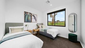 Deluxe House | 4 bedrooms, desk, laptop workspace, iron/ironing board