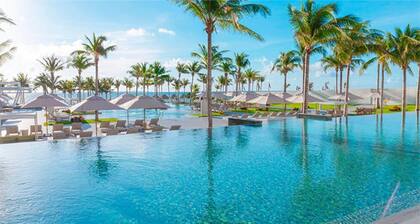 Vacation in STUNNING 5-Star Luxury Resort in Cancun! All-Inclusive Available.