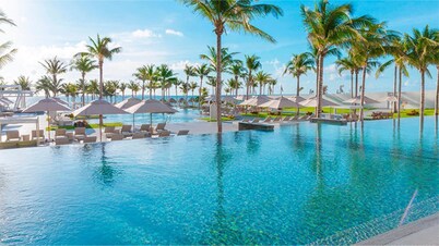 Vacation in STUNNING 5-Star Luxury Resort in Cancun! All-Inclusive Available.