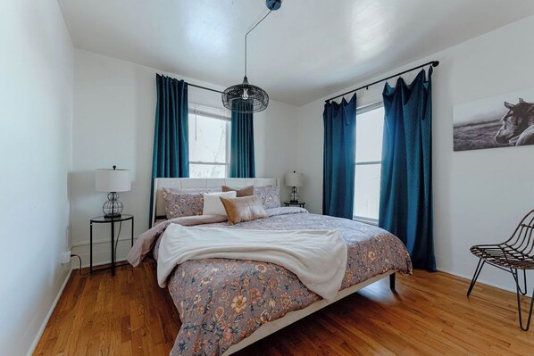 3 bedrooms, desk, iron/ironing board, travel crib